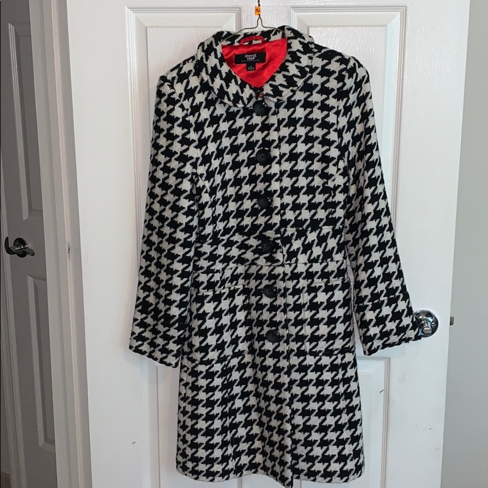 Coffee Shop Black and White Houndstooth Coat
